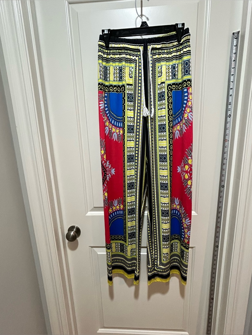 Women’s junior size L Printed Wide-Leg Drawstring Pants - Red Multi. LIKE NEW.